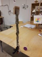 med långt lin och slända.