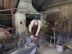 Valla Gårds smed (Terry Vezina) gjorde en stylus efter förebilden,