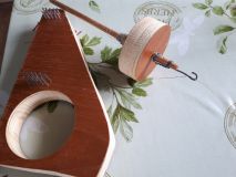 Slända med tyngd (svänghjul) och krok upptill